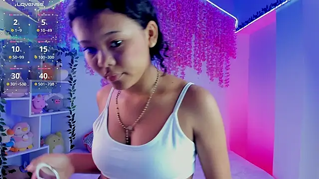 Snapshot of _hanna_sky chatting on 11-21-25, 04:16 hanna sky online show from 11-21-25, 04:16