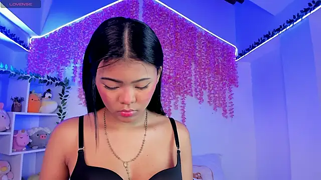 Snapshot of _hanna_sky chatting on 11-28-25, 05:26 hanna sky online show from 11-28-25, 05:26