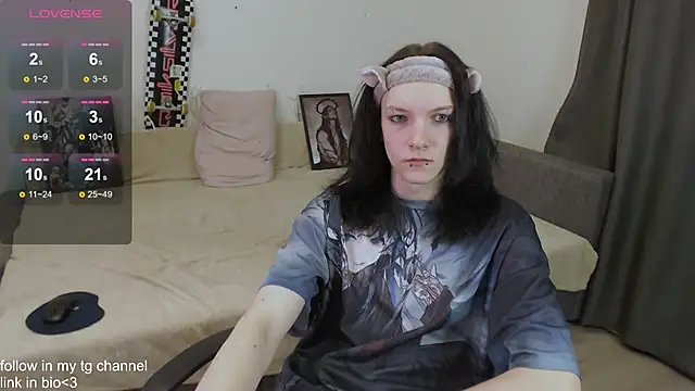 Snapshot of RaidenXL chatting on 02-25-26, 05:00 RaidenXL online show from 02-25-26, 05:00