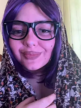 Snapshot of candicewest_ chatting on 06-19-26, 04:11 candicewest online show from 06-19-26, 04:11