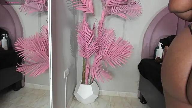 Snapshot of Tamaramilleer chatting on 02-04-26, 05:02 Tamaramilleer online show from 02-04-26, 05:02