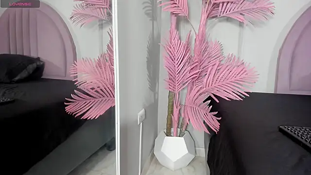 Snapshot of Tamaramilleer chatting on 02-16-26, 04:30 Tamaramilleer online show from 02-16-26, 04:30