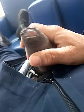 Snapshot of Loquillopajero chatting on 12-21-25, 11:50 Loquillopajero online show from 12-21-25, 11:50