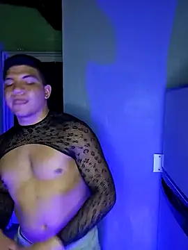 Snapshot of UrielRay13 chatting on 11-12-25, 03:40 UrielRay13 online show from 11-12-25, 03:40