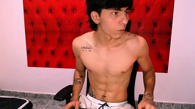 Snapshot of Bryant_Connor chatting on 11-30-25, 04:05 Bryant Connor online show from 11-30-25, 04:05