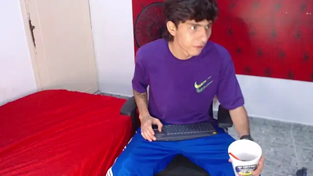 Snapshot of Bryant_Connor chatting on 12-19-25, 03:46 Bryant Connor online show from 12-19-25, 03:46