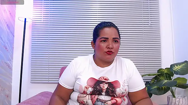 Lunaa Milf online show from 11-11-25, 03:50