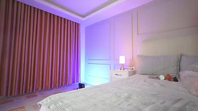 Snapshot of hanna__w chatting on 12-17-25, 01:44 hanna w online show from 12-17-25, 01:44