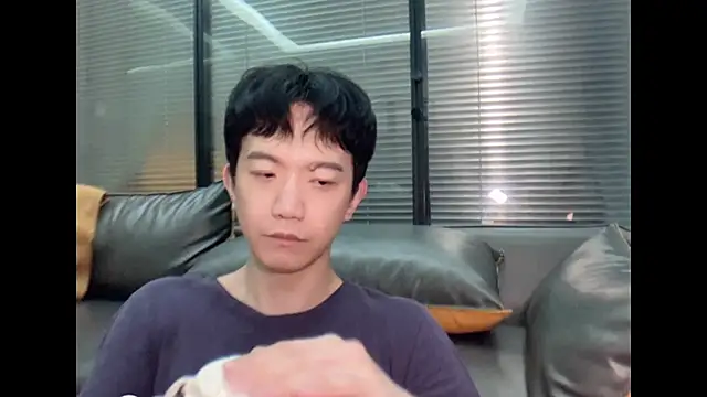 Snapshot of CouplingCry chatting on 12-04-25, 02:04 CouplingCry online show from 12-04-25, 02:04