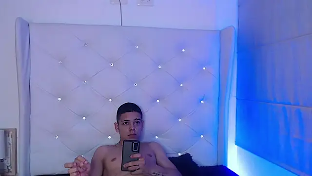 zoe kravitx online show from 11-12-25, 03:51