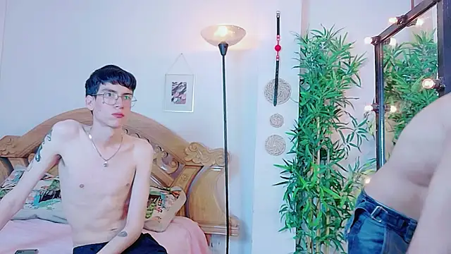 Snapshot of Bay_freedo chatting on 07-15-26, 01:27 Bay freedo online show from 07-15-26, 01:27