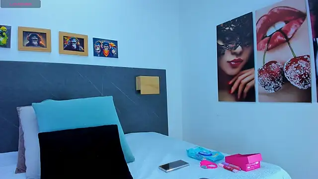 Andhrea Vale online show from 04-15-26, 01:07