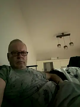 Snapshot of alexumke chatting on 11-06-25, 08:43 alexumke online show from 11-06-25, 08:43