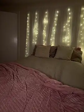 Snapshot of LillieMaee chatting on 03-18-26, 09:18 LillieMaee online show from 03-18-26, 09:18