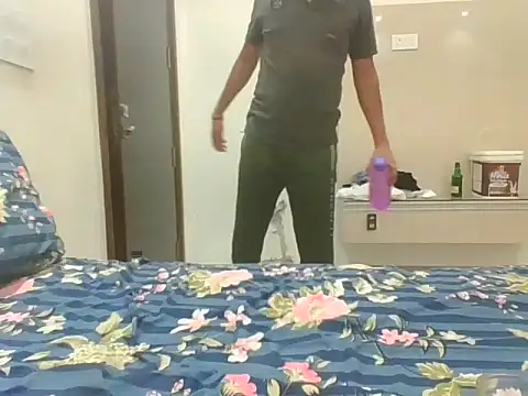 richiirichhh123 online show from 11-08-25, 03:45