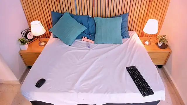 MiaBigBust online show from 11-16-25, 03:50