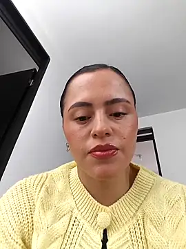 Snapshot of ALEJA__22 chatting on 05-12-26, 06:49 ALEJA 22 online show from 05-12-26, 06:49