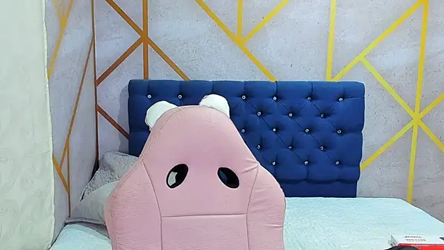  vaiolet owo online show from 02-12-26, 05:35