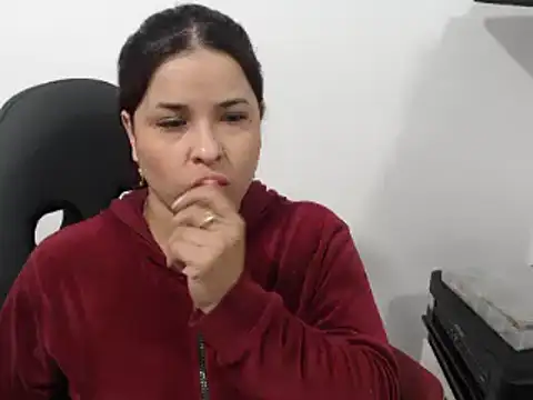 Snapshot of karol_loveet chatting on 11-06-25, 08:32 karol loveet online show from 11-06-25, 08:32