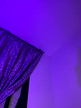 Snapshot of VIOLET_EF chatting on 11-21-25, 03:05 VIOLET EF online show from 11-21-25, 03:05