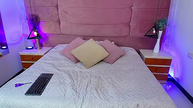 Snapshot of EmylyTaylor_FG chatting on 11-20-25, 07:46 EmylyTaylor FG online show from 11-20-25, 07:46