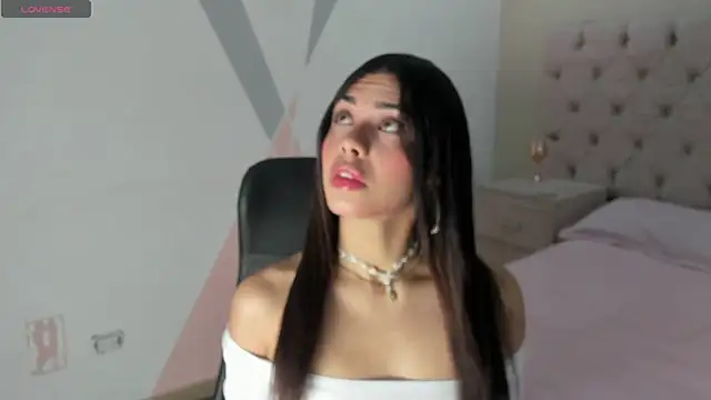 Snapshot of ZarinaWynne chatting on 05-15-26, 02:24 ZarinaWynne online show from 05-15-26, 02:24