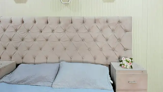 Snapshot of ZarinaWynne chatting on 06-10-26, 01:21 ZarinaWynne online show from 06-10-26, 01:21