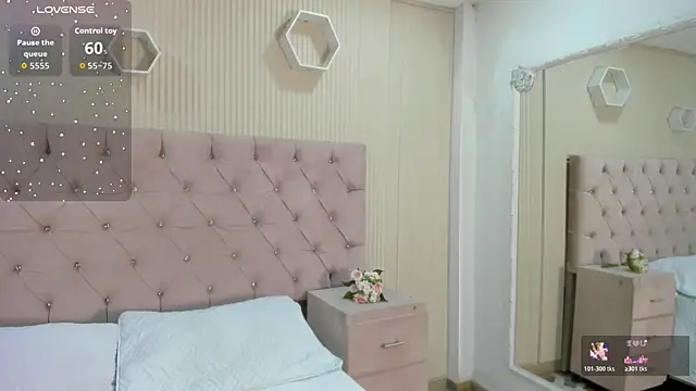 Snapshot of ZarinaWynne chatting on 06-11-26, 01:31 ZarinaWynne online show from 06-11-26, 01:31