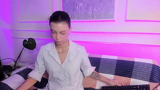 AliceMadnes online show from 04-21-26, 02:45