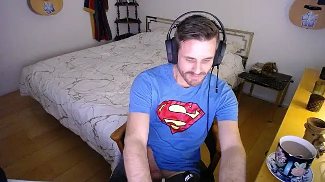 Snapshot of skatejocke chatting on 11-15-25, 08:27 skatejocke online show from 11-15-25, 08:27