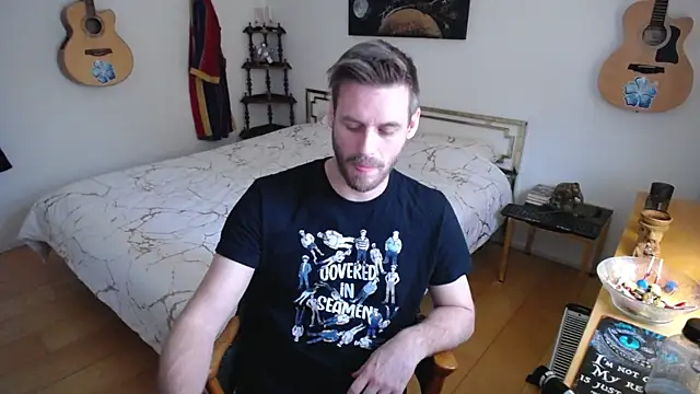 Snapshot of skatejocke chatting on 11-22-25, 08:57 skatejocke online show from 11-22-25, 08:57