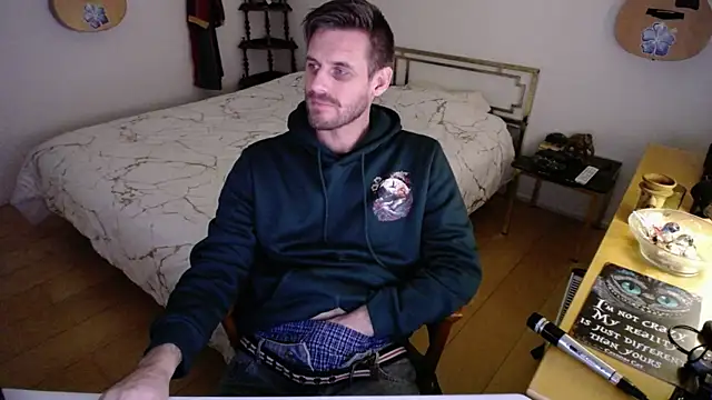 Snapshot of skatejocke chatting on 11-25-25, 04:18 skatejocke online show from 11-25-25, 04:18