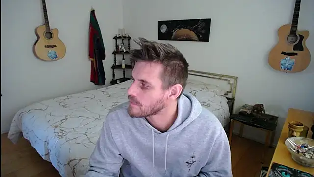 Snapshot of skatejocke chatting on 11-26-25, 10:05 skatejocke online show from 11-26-25, 10:05