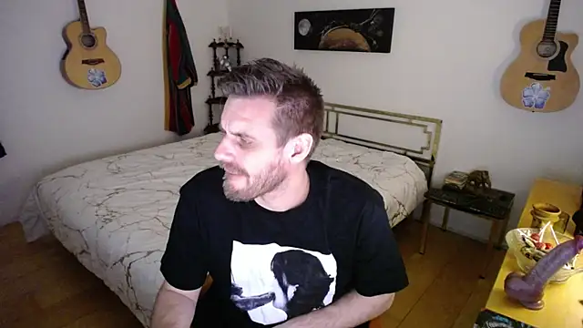 Snapshot of skatejocke chatting on 11-28-25, 09:39 skatejocke online show from 11-28-25, 09:39