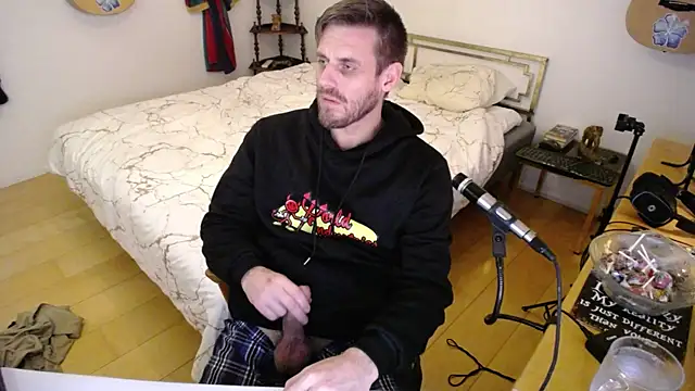 Snapshot of skatejocke chatting on 12-05-25, 01:14 skatejocke online show from 12-05-25, 01:14