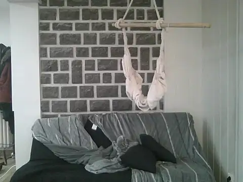 Snapshot of samia42 chatting on 11-21-25, 11:58 samia42 online show from 11-21-25, 11:58