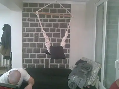 Snapshot of samia42 chatting on 11-28-25, 04:31 samia42 online show from 11-28-25, 04:31