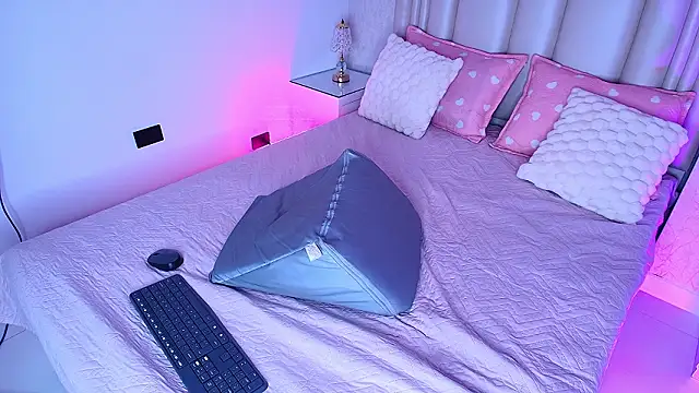 alanarose18 online show from 02-02-26, 07:12