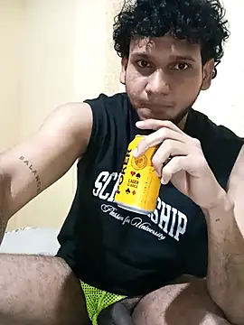 Snapshot of prototipoA45 chatting on 12-18-25, 04:40 prototipoA45 online show from 12-18-25, 04:40