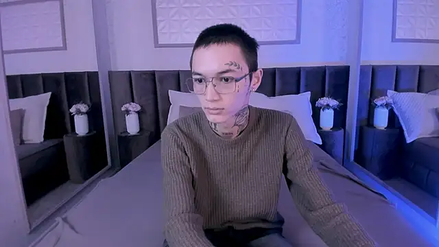 Snapshot of Ionarne chatting on 11-08-25, 12:16 Ionarne online show from 11-08-25, 12:16