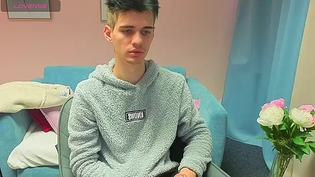 Snapshot of LiamMerci chatting on 11-09-25, 12:58 LiamMerci online show from 11-09-25, 12:58