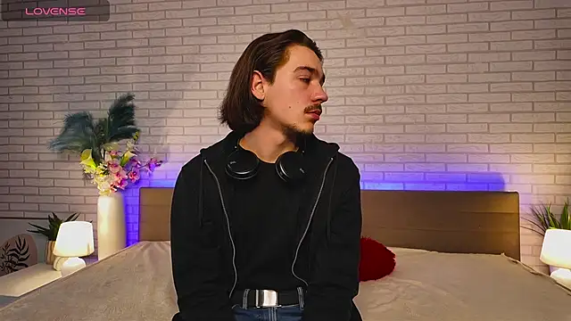 Snapshot of EthanRowlands chatting on 11-12-25, 12:05 EthanRowlands online show from 11-12-25, 12:05