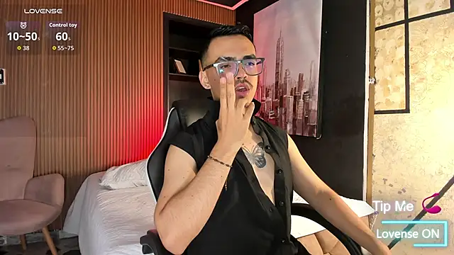 Snapshot of NicoKingg_ chatting on 11-12-25, 01:39 NicoKingg online show from 11-12-25, 01:39