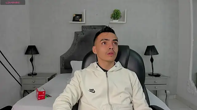 Snapshot of NicoKingg_ chatting on 12-03-25, 04:42 NicoKingg online show from 12-03-25, 04:42