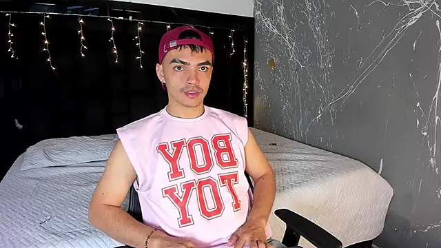 Snapshot of NicoKingg_ chatting on 12-04-25, 04:11 NicoKingg online show from 12-04-25, 04:11