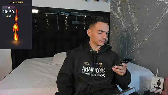 Snapshot of NicoKingg_ chatting on 12-05-25, 04:10 NicoKingg online show from 12-05-25, 04:10