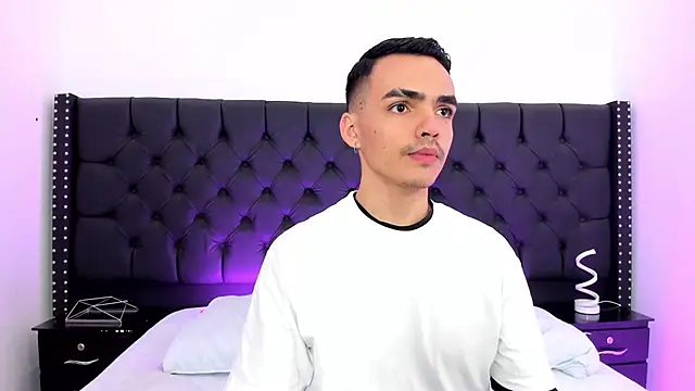 Snapshot of NicoKingg_ chatting on 01-06-26, 11:58 NicoKingg online show from 01-06-26, 11:58