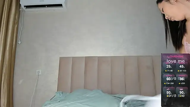 kimsoyeonn online show from 11-18-25, 10:03