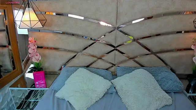 Snapshot of PARKERTHOMPSON chatting on 11-15-25, 06:04 PARKERTHOMPSON online show from 11-15-25, 06:04