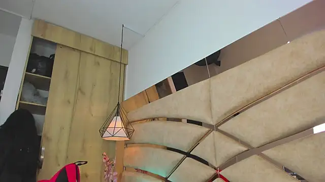 Snapshot of PARKERTHOMPSON chatting on 01-11-26, 11:04 PARKERTHOMPSON online show from 01-11-26, 11:04